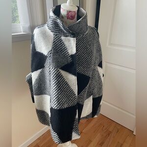 Black & White Geometric Pea swing Coat XL Wool & lined